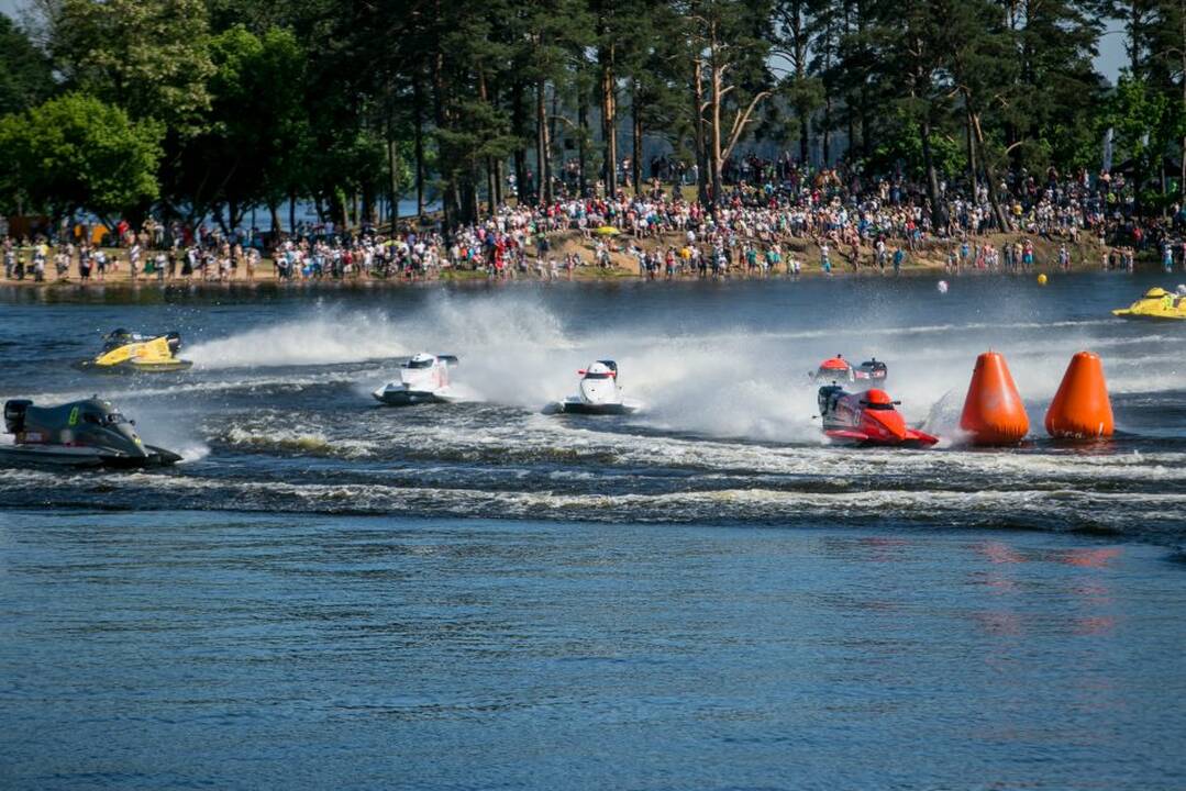 F2 vandens formulių lenktynės
