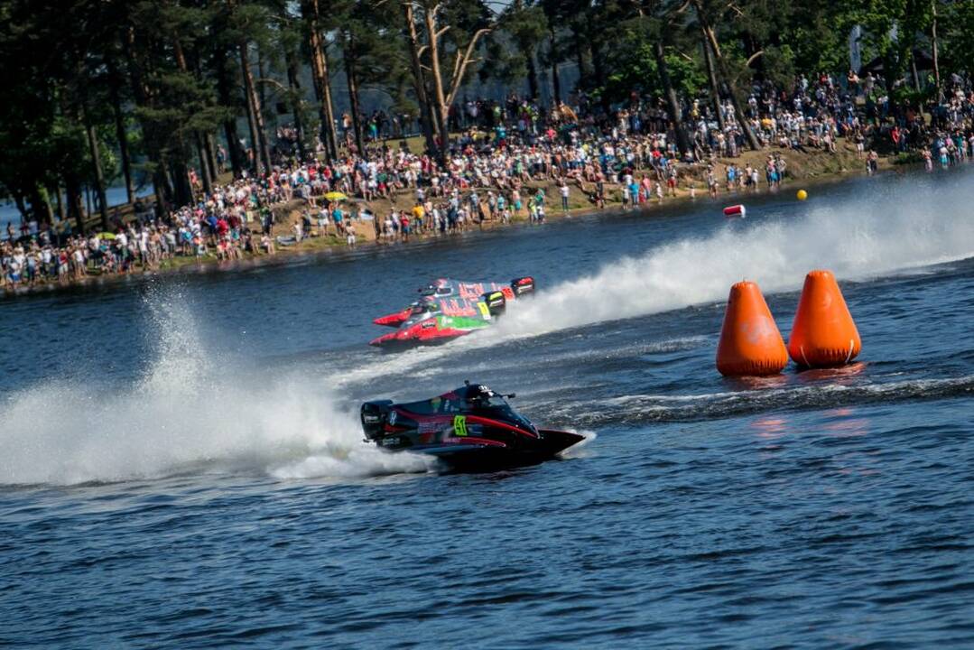 F2 vandens formulių lenktynės