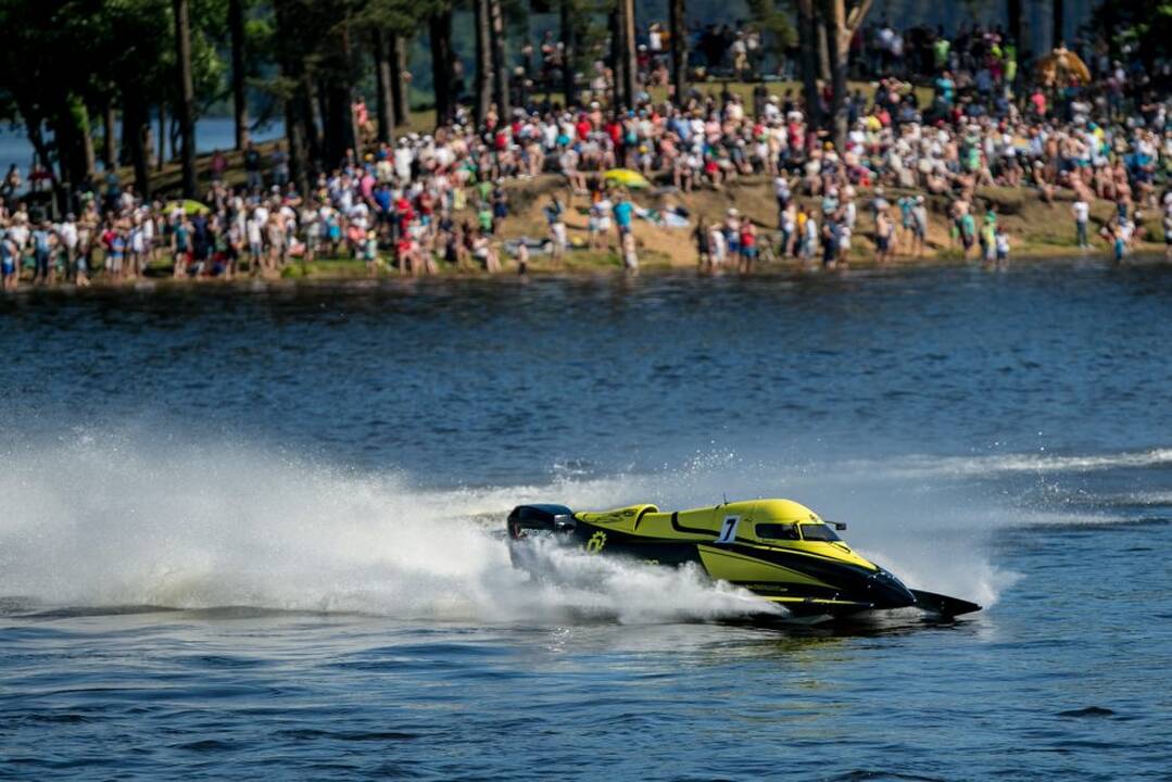 F2 vandens formulių lenktynės
