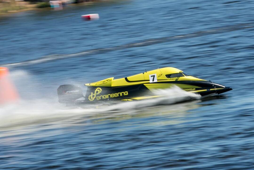F2 vandens formulių lenktynės