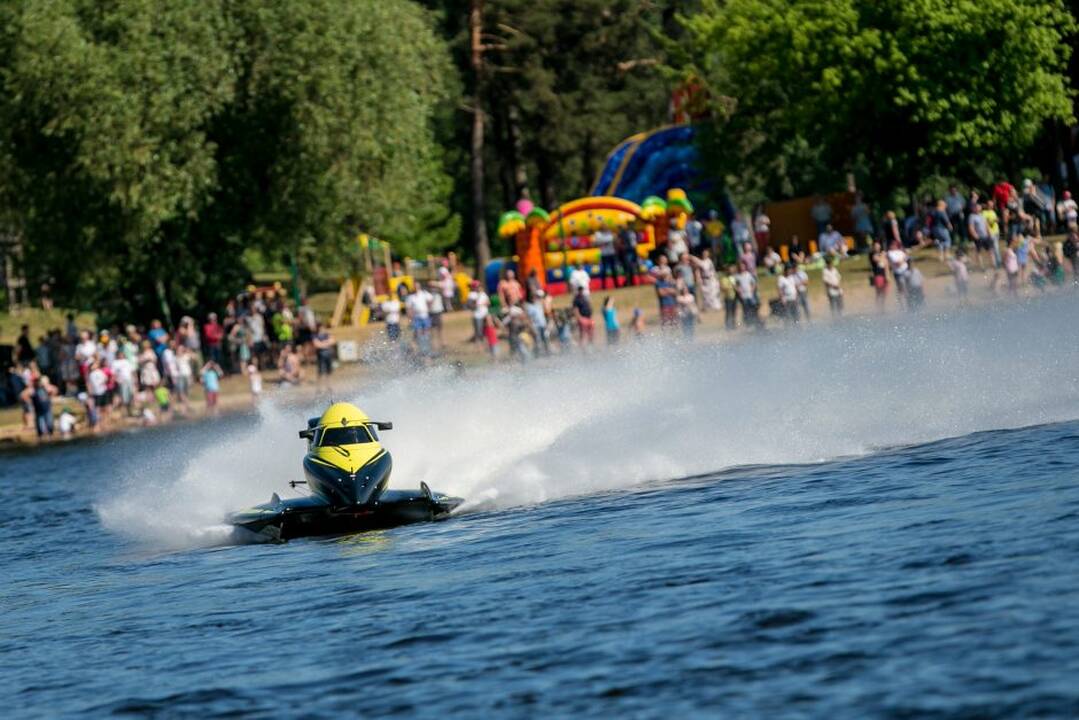 F2 vandens formulių lenktynės