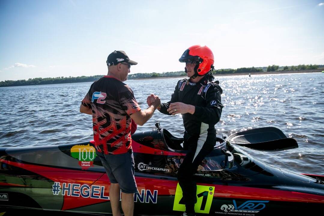 F2 vandens formulių lenktynės
