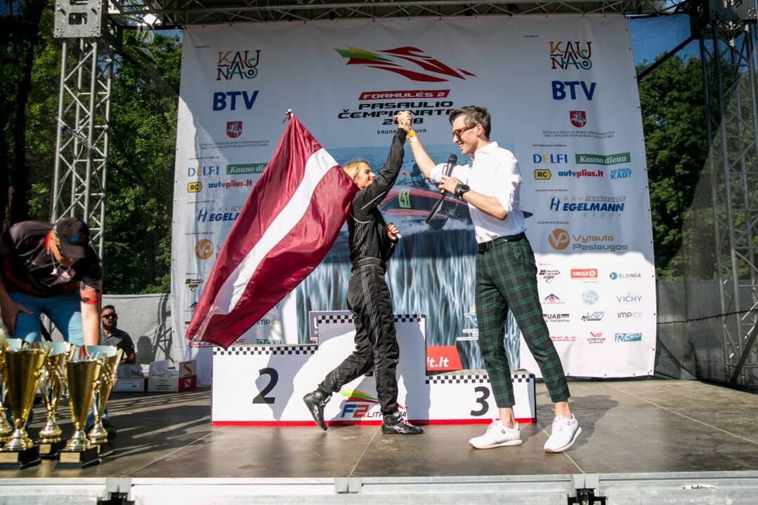 F2 vandens formulių lenktynės