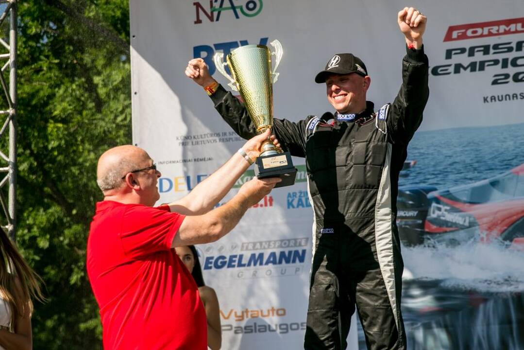 F2 vandens formulių lenktynės