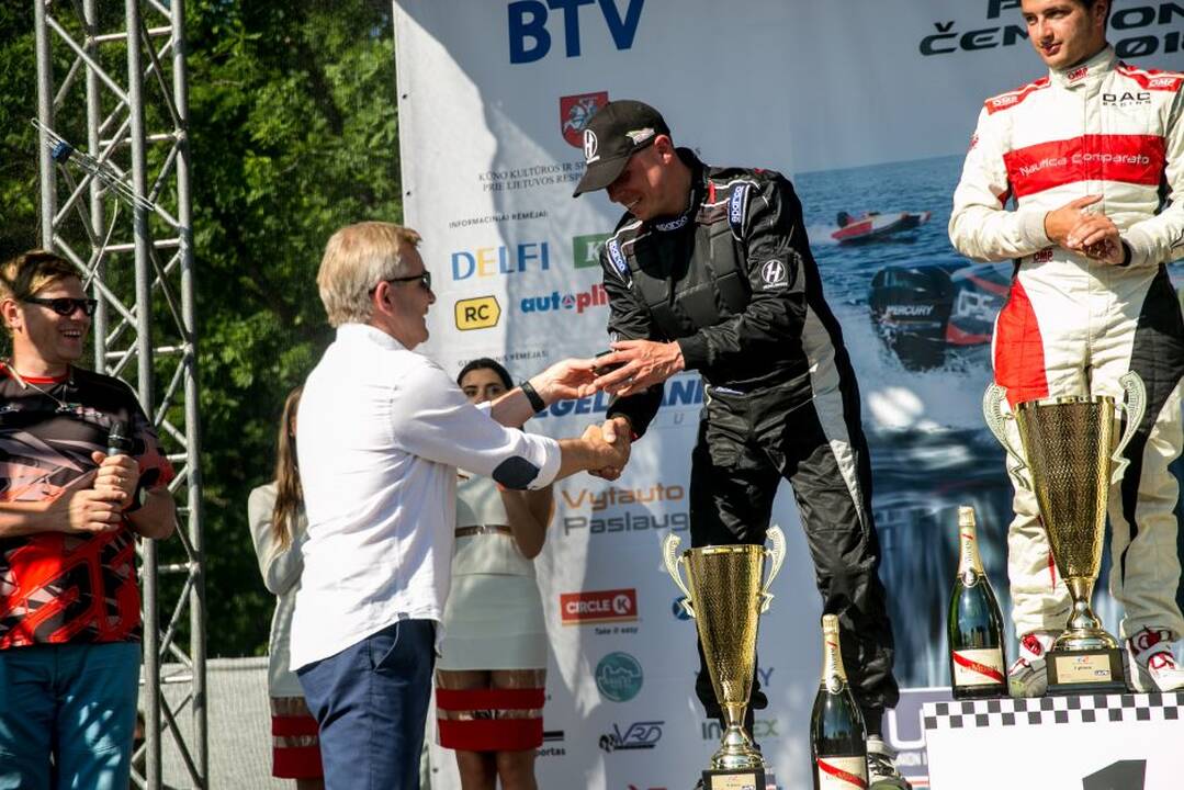 F2 vandens formulių lenktynės