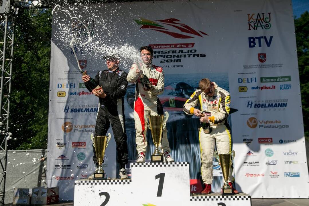 F2 vandens formulių lenktynės