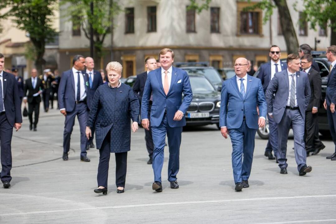 Ka­ra­lius Kau­ne pa­ger­bė sa­vo tau­tie­tį