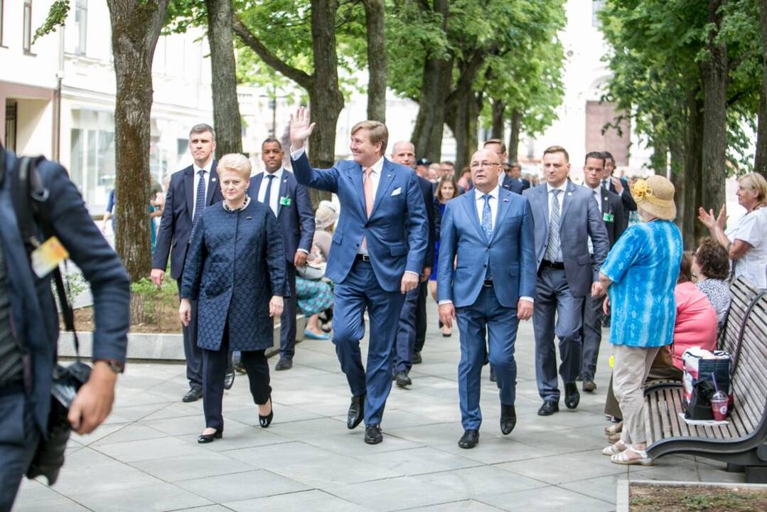 Ka­ra­lius Kau­ne pa­ger­bė sa­vo tau­tie­tį