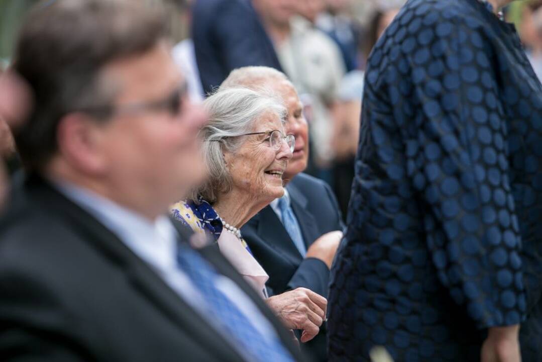 Ka­ra­lius Kau­ne pa­ger­bė sa­vo tau­tie­tį