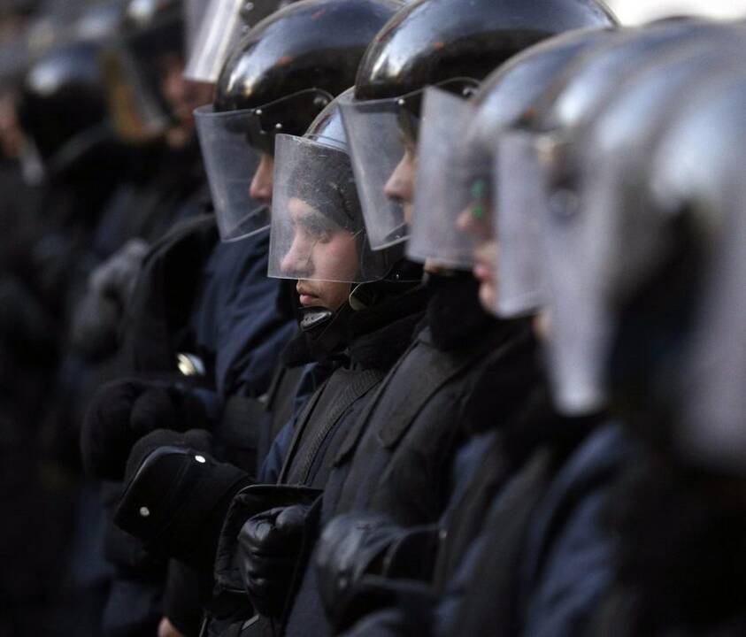 Ukrainoje prie Rados susirinko tūkstančiai protestuotojų
