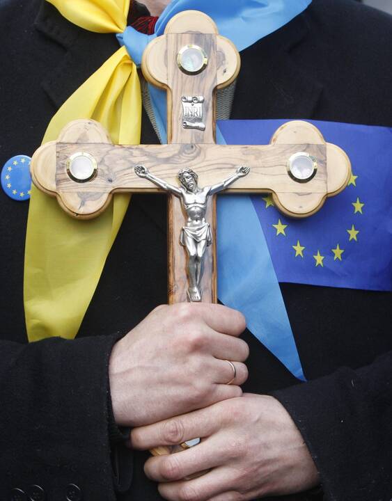Ukrainoje prie Rados susirinko tūkstančiai protestuotojų