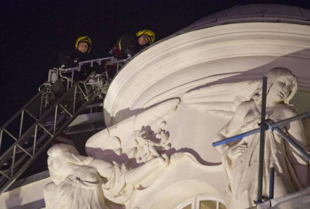 Londone įgriuvo teatro lubos: 88 žmonės sužeisti
