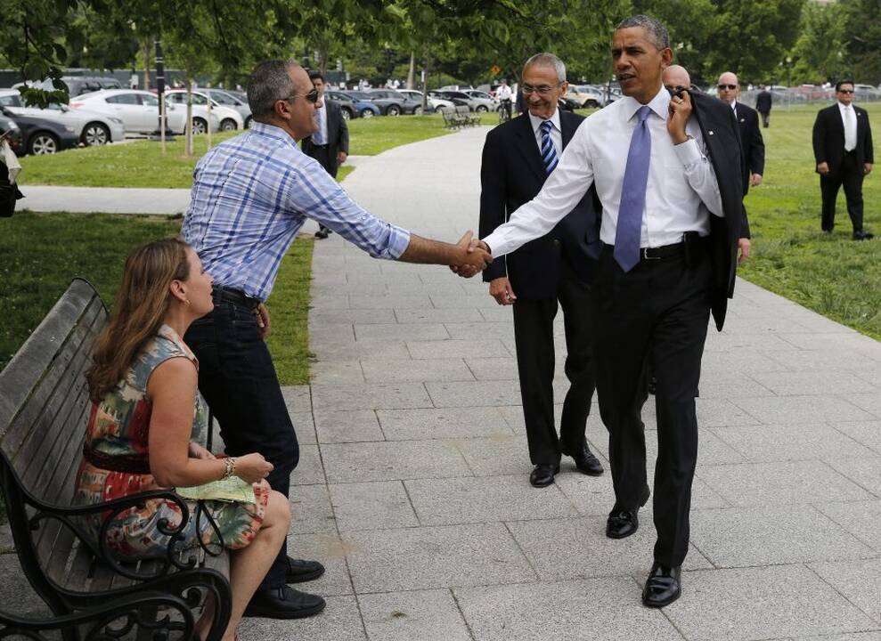 B. Obama pasivaikščiojo po Vašingtoną