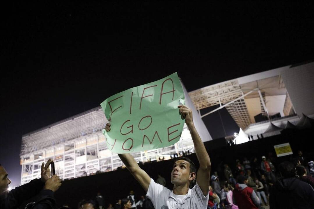 Prieš Pasaulio futbolo čempionatą Brazilijoje – protestų banga