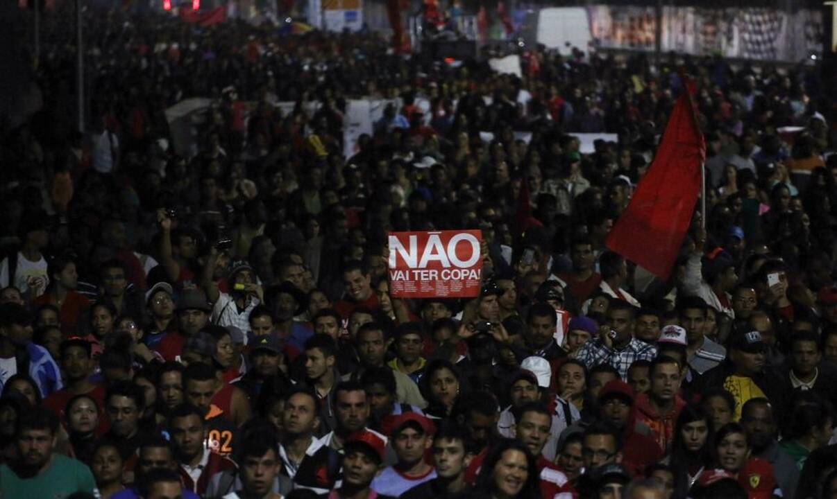 Prieš Pasaulio futbolo čempionatą Brazilijoje – protestų banga