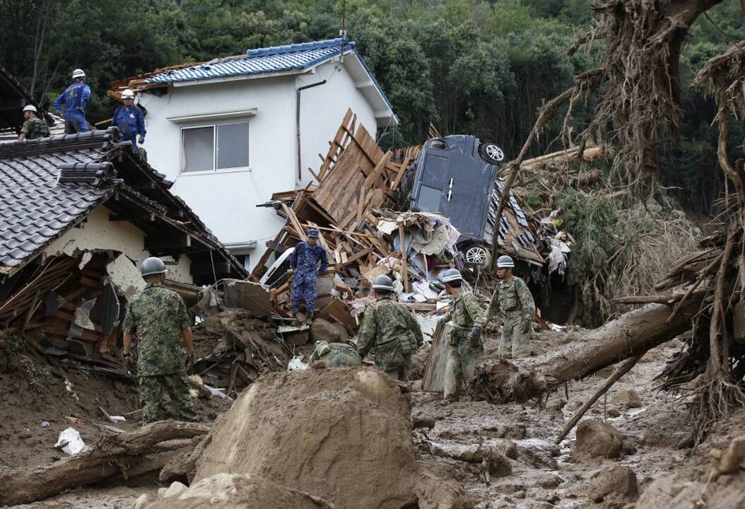 Nuslinkusi žemės nuošliauža Japonijoje