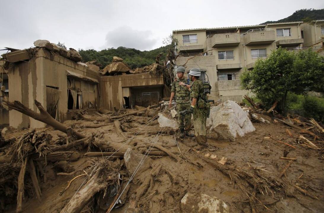 Nuslinkusi žemės nuošliauža Japonijoje