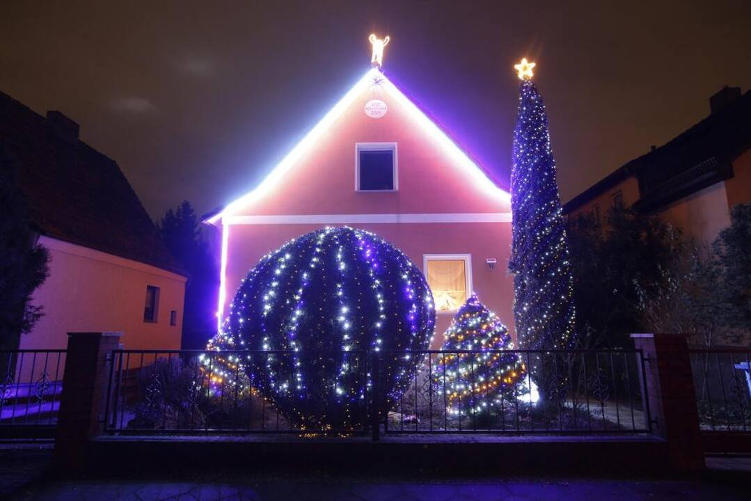 Vokietijos gyventojai namus išpuošė Kalėdoms