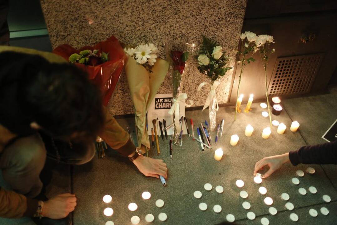 Pasaulis gedi „Charlie Hebdo“ aukų