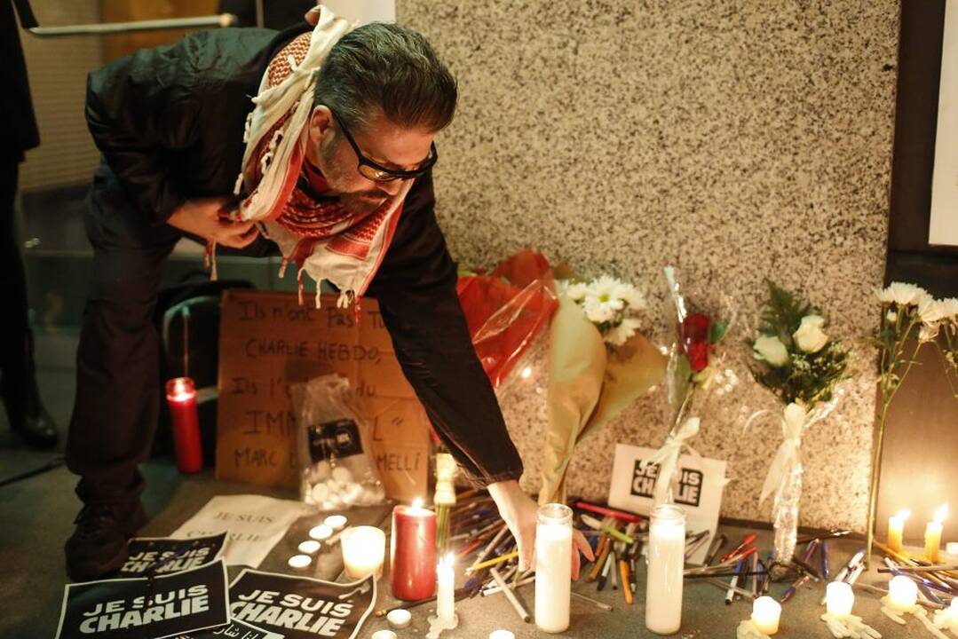 Pasaulis gedi „Charlie Hebdo“ aukų
