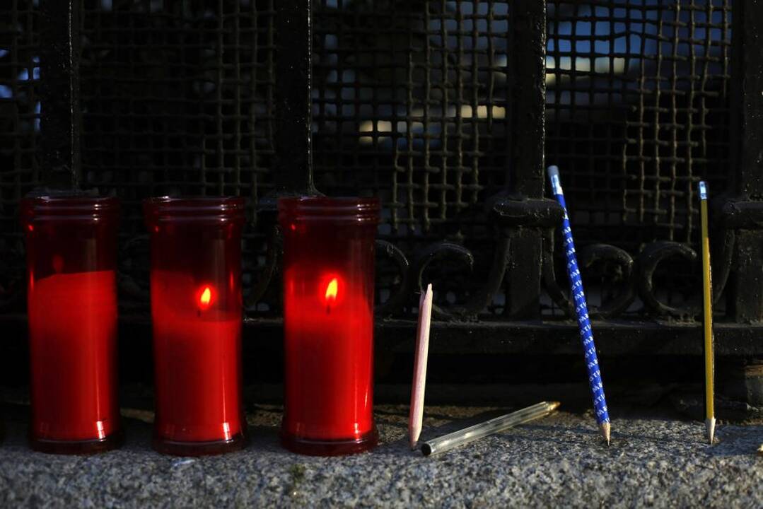 Pasaulis gedi „Charlie Hebdo“ aukų