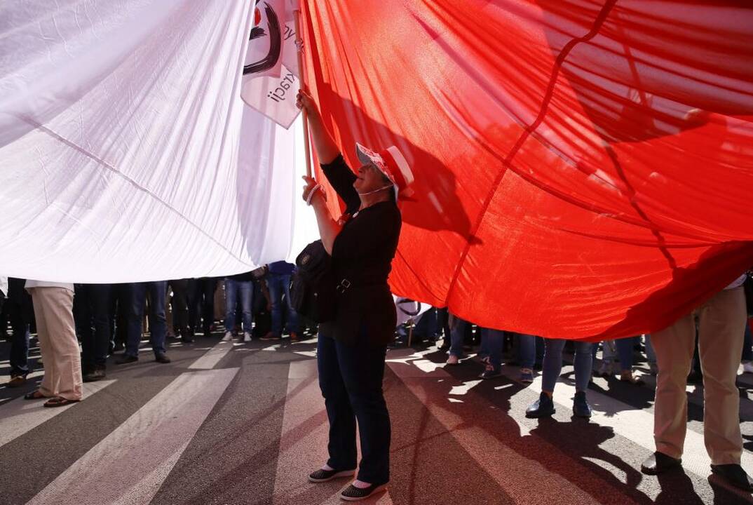 Eitynės Varšuvoje už demokratiją ir ES