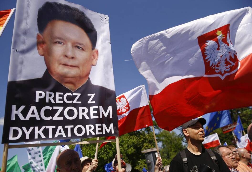 Eitynės Varšuvoje už demokratiją ir ES