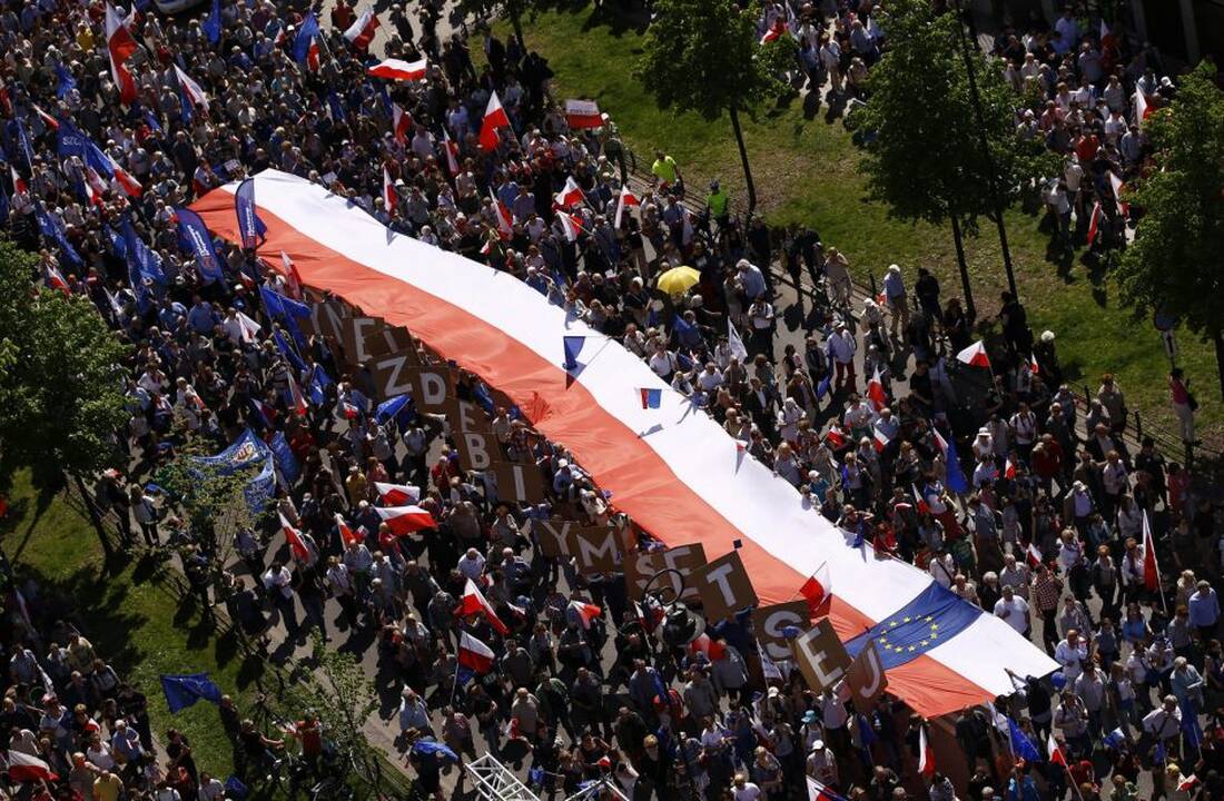 Eitynės Varšuvoje už demokratiją ir ES