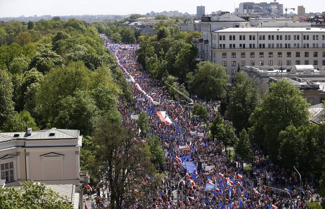 Eitynės Varšuvoje už demokratiją ir ES