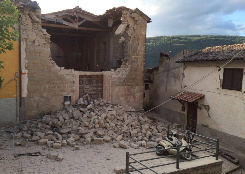Italiją supurtė stiprus žemės drebėjimas