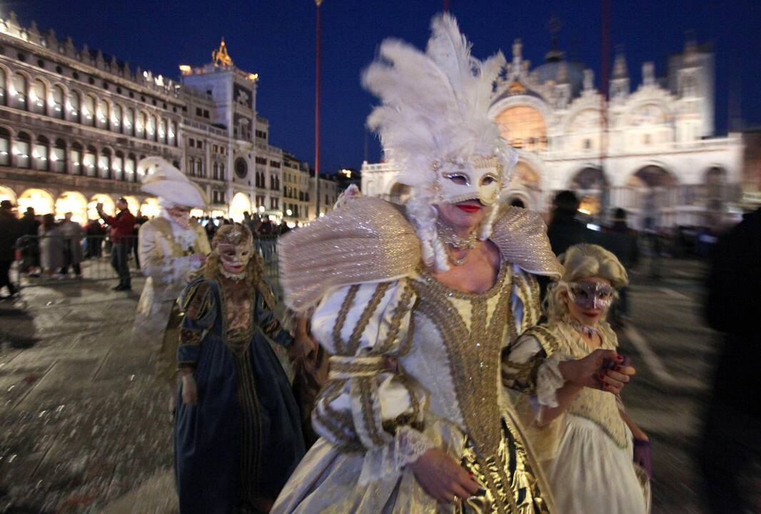 Pasigrožėkite Venecijos karnavalo kostiumais