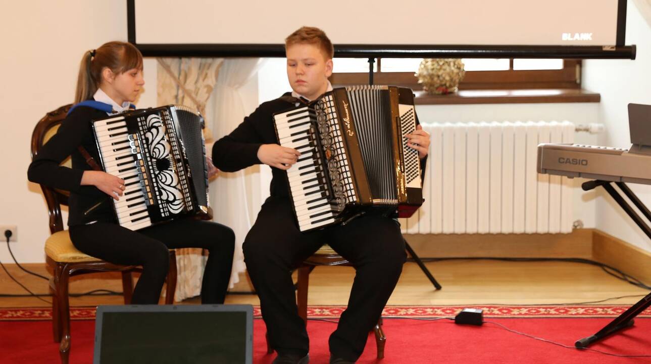 Išdalytos stipendijos Kauno rajono moksleiviams