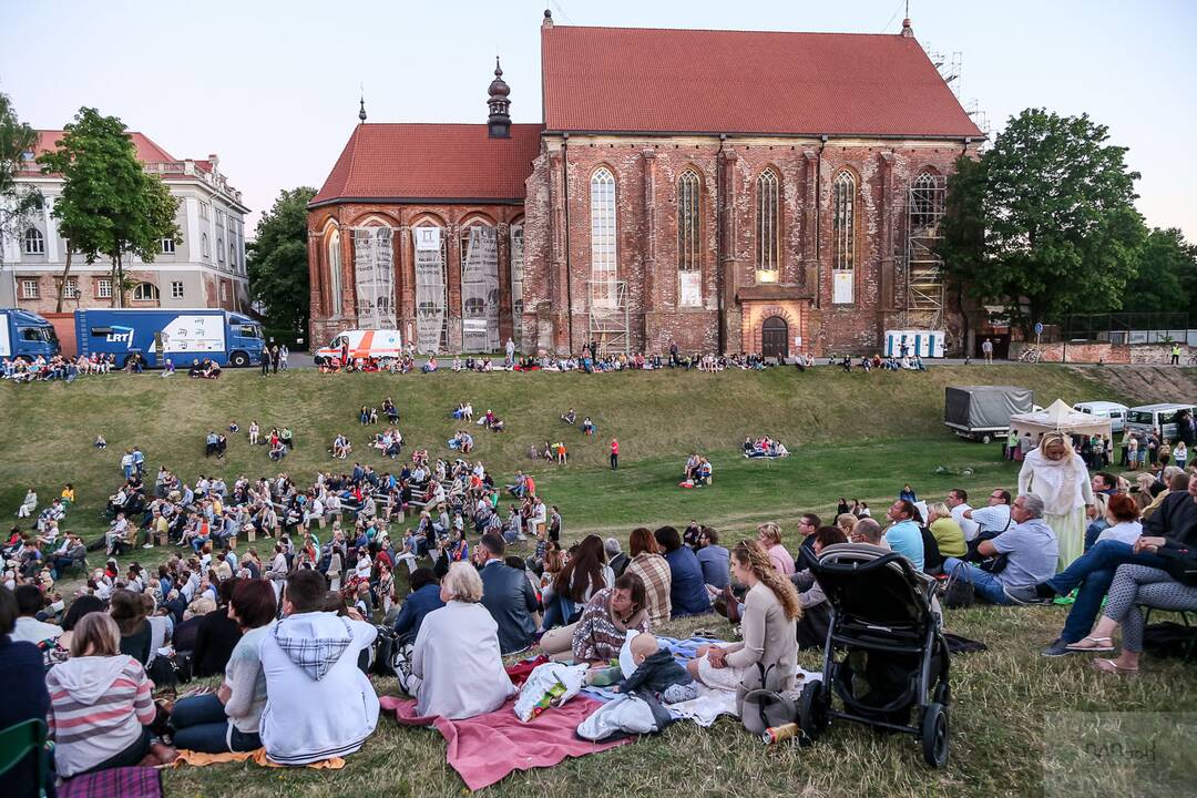 Spektaklis prie Kauno pilies