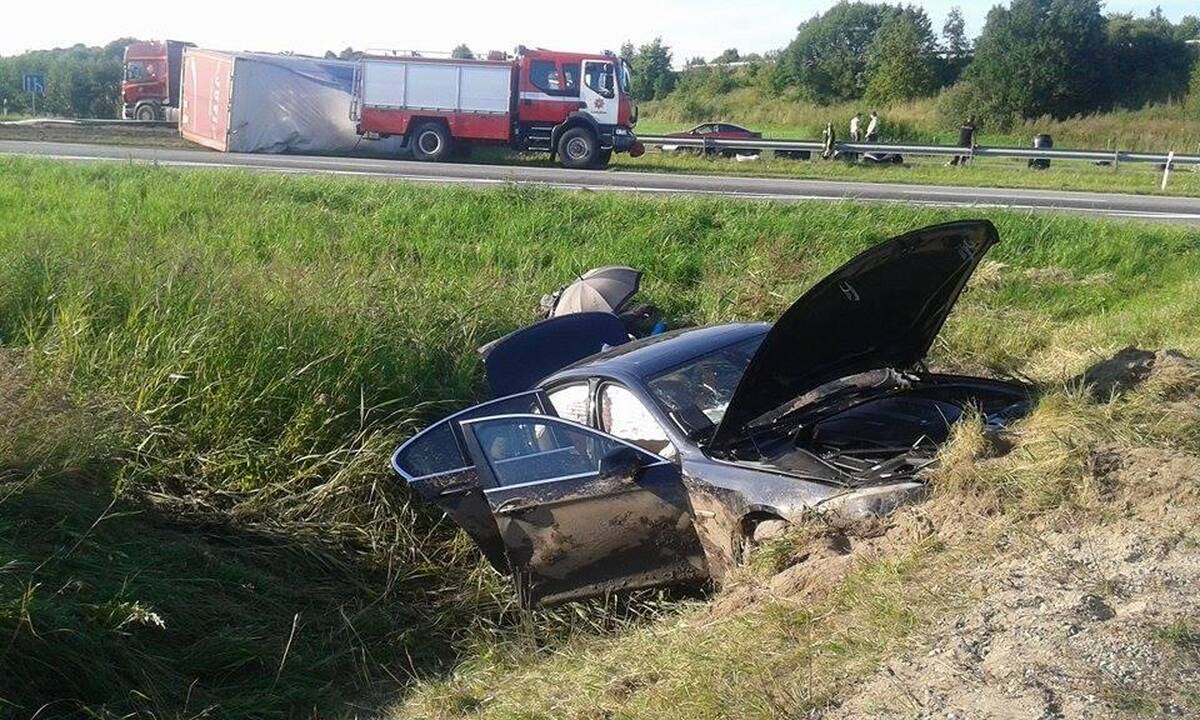 Autostradoje apvirto vilkikas