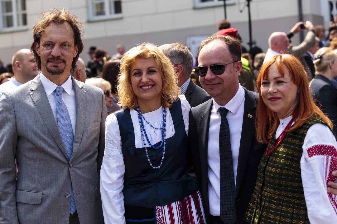 S. Daukanto aikštėje - iškilminga valstybės vėliavų pakėlimo ceremonija