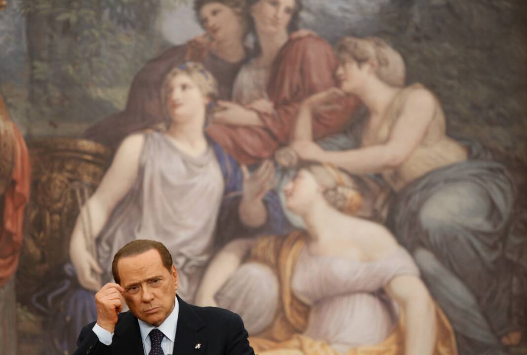 S.Berlusconi vilos: stilingas namų areštas