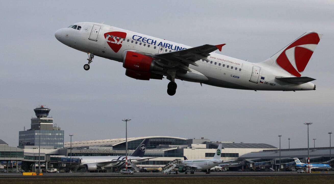 „Czech Airlines“ ketina atleisti trečdalį darbuotojų