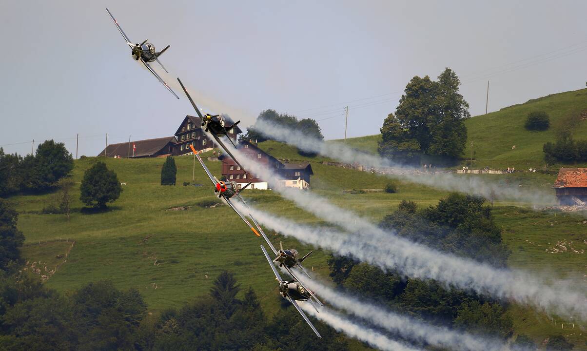 Šveicarija uždraudė Rusijos akrobatinio skraidymo trupės pasirodymą dėl Ukrainos