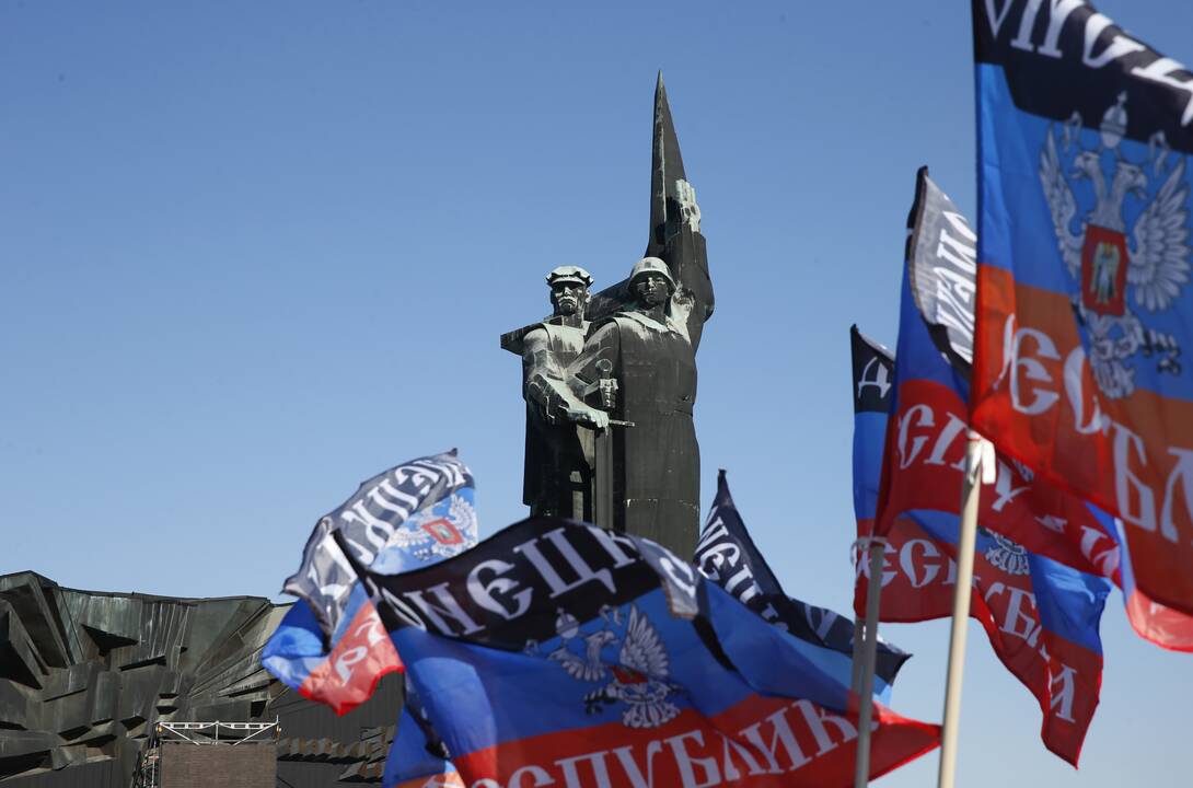 Ukrainoje per susirėmimus su separatistais nukautas 1 vyriausybės karys, 15 sužeisti