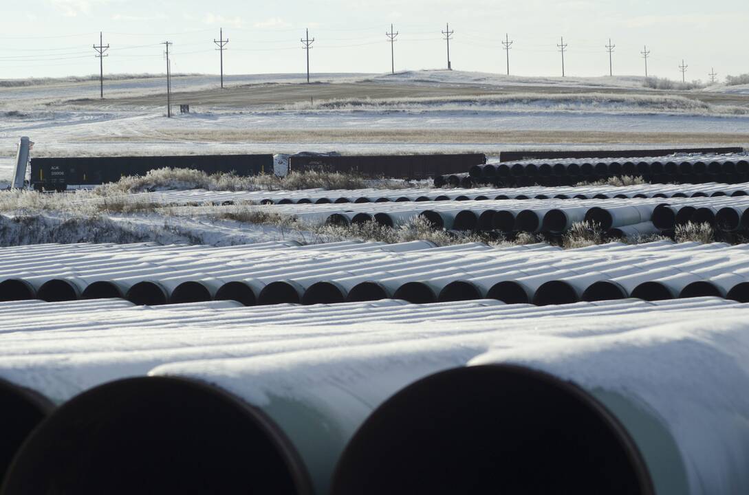 B. Obama žada blokuoti naftotiekio „Keystone XL“ projektą