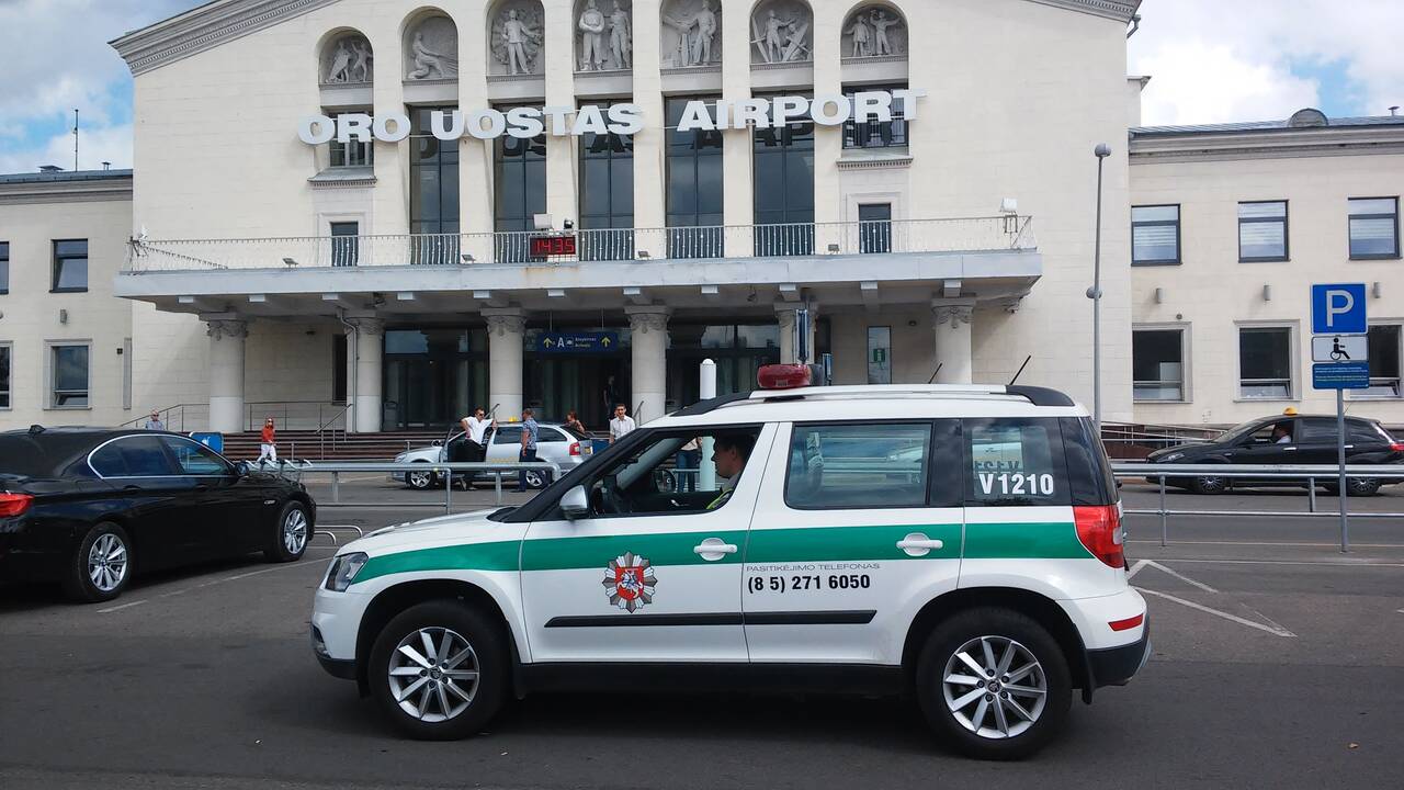 Vilniaus oro uoste sulaikytas vyras su dujiniu ginklu