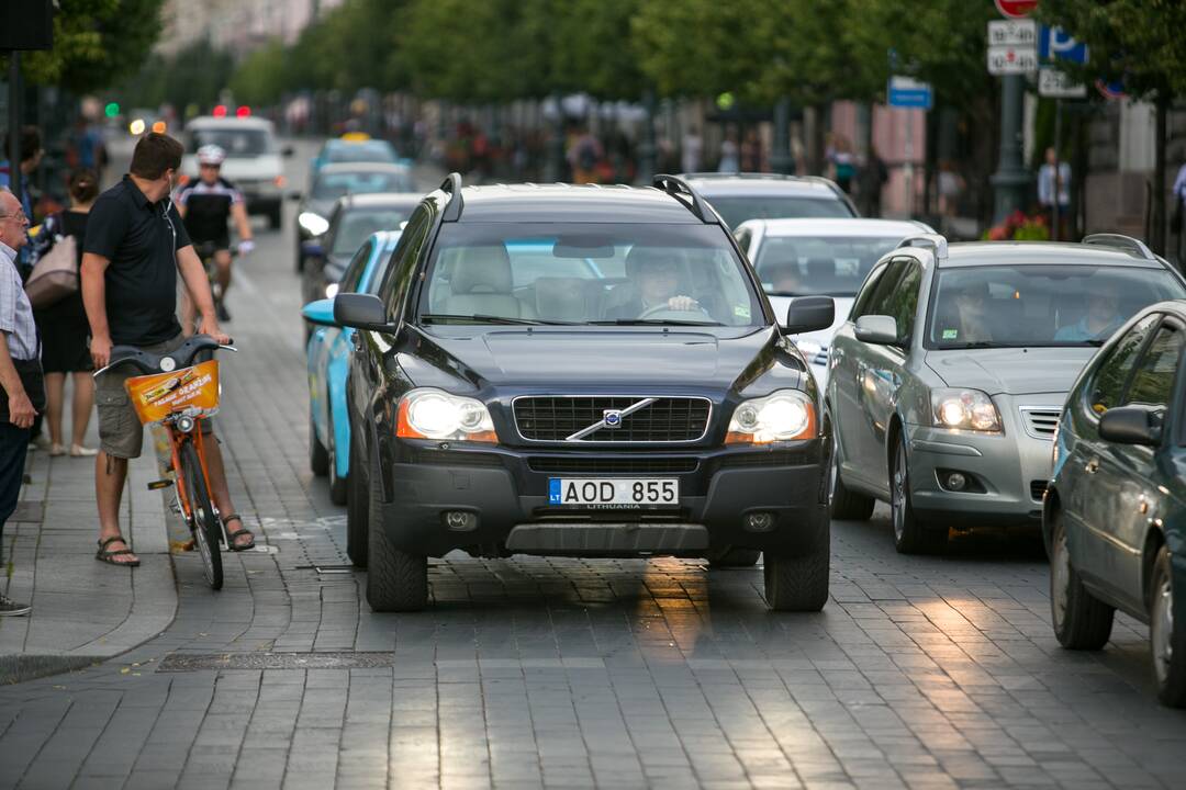 Eksperimentas: kodėl iš matymo lauko dingsta važiuojantys automobiliai