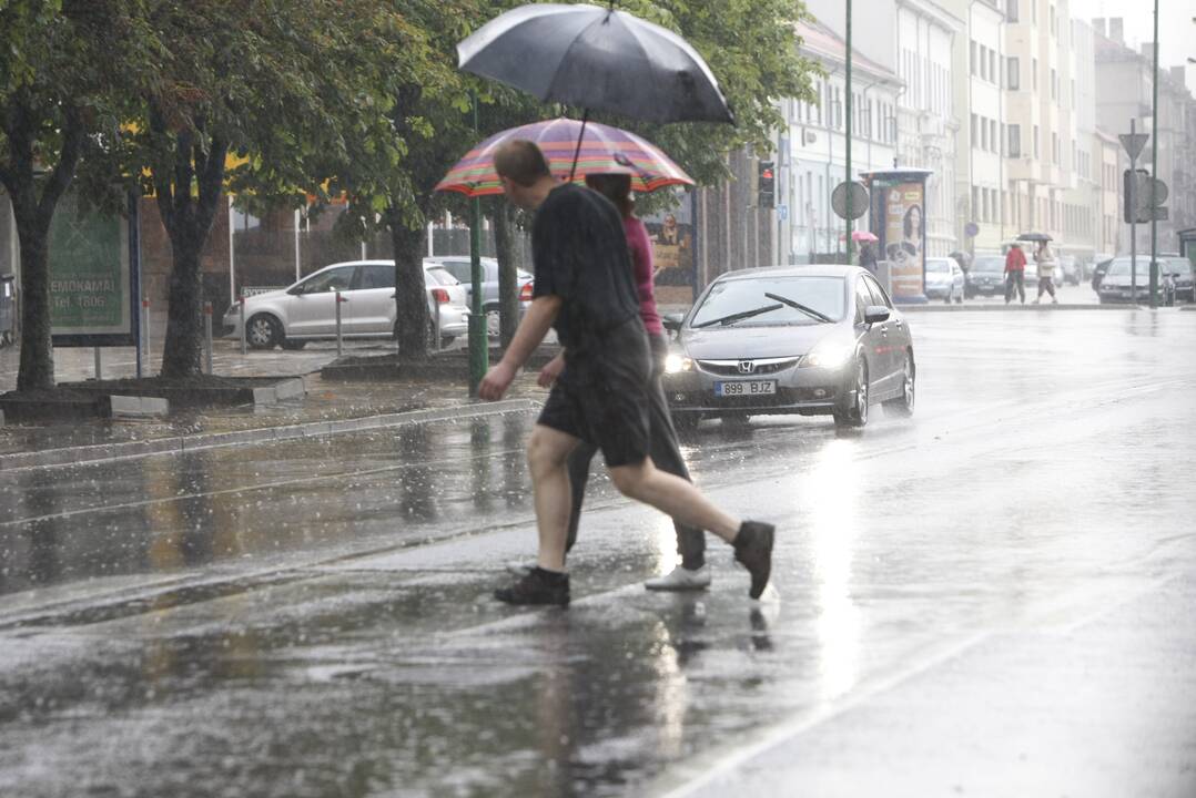 Kaitrą pajūryje keis lietus