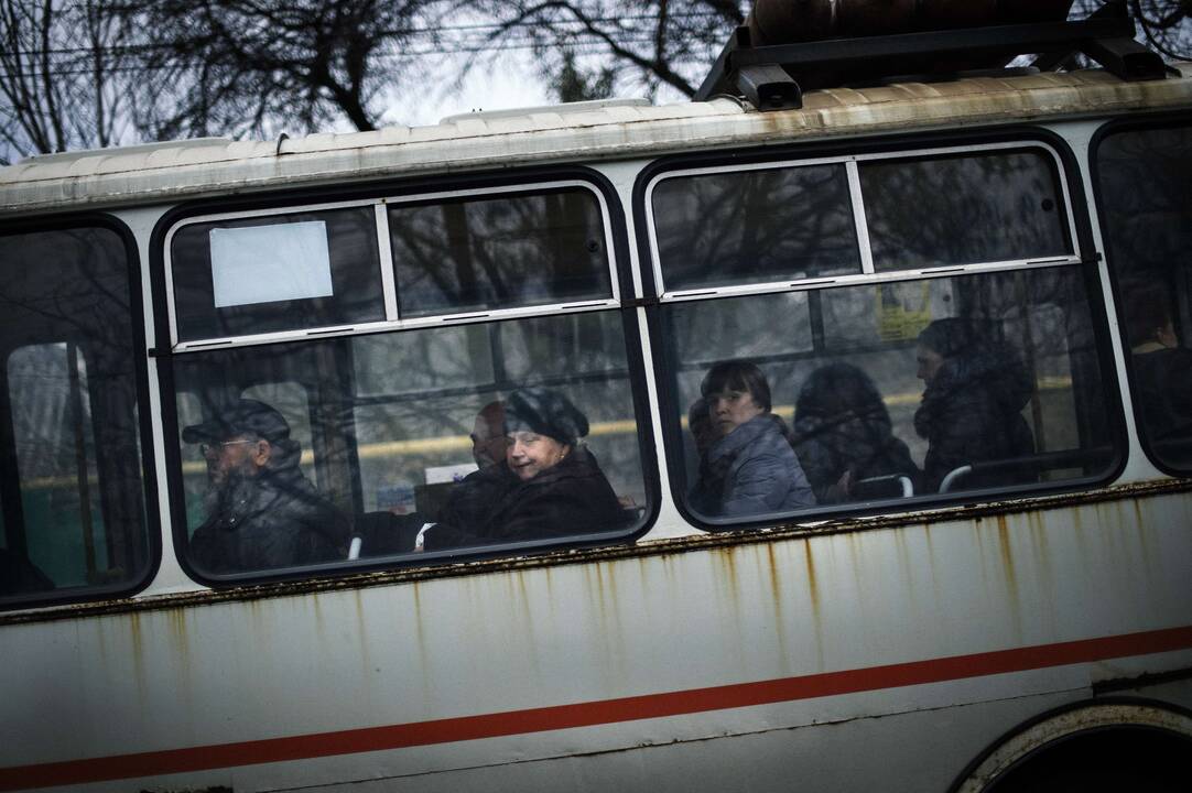 Ukrainoje raketai pataikius į autobusą, žuvo 10 civilių, sužeista 18