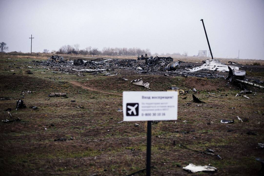 Rusija teigia turinti svarių įrodymų, kad Malaizijos lainerį numušė Ukrainos pilotas