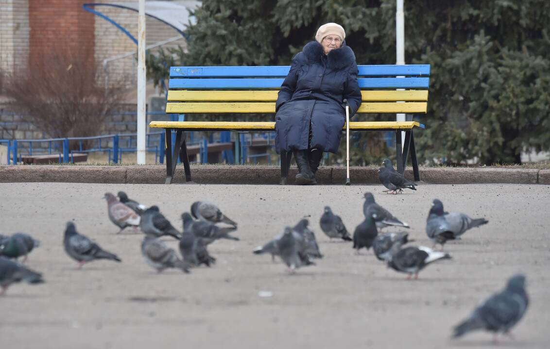 Ukrainoje verčiamos komunistinių lyderių statulos