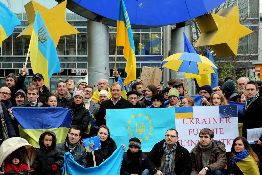 Kijeve prie vyriausybės būstinės prasiveržė demonstrantų ir milicijos susirėmimai