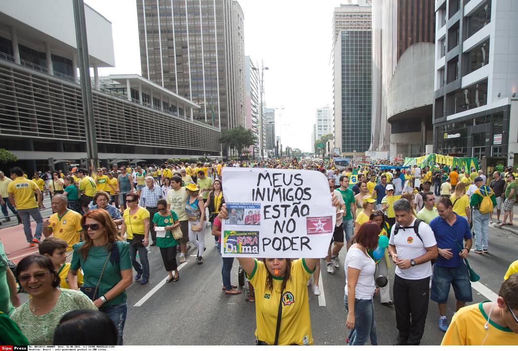 Per Braziliją vėl nusirito didžiulė protestų prieš korupciją ir prezidentę banga