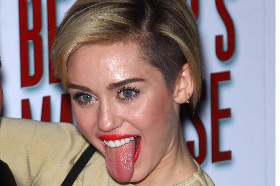 Dainininkė Miley Cyrus pajuokavo dėl savo iširusių sužadėtuvių