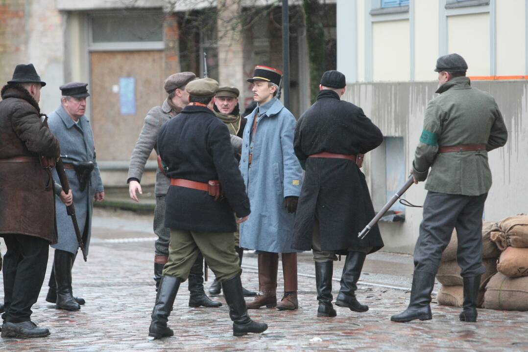 Teatro aikštėje – inscenizuotas „Prefektūros šturmas“